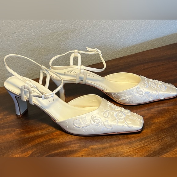 Women’s Embroidery and Beaded Heels - Picture 6 of 10